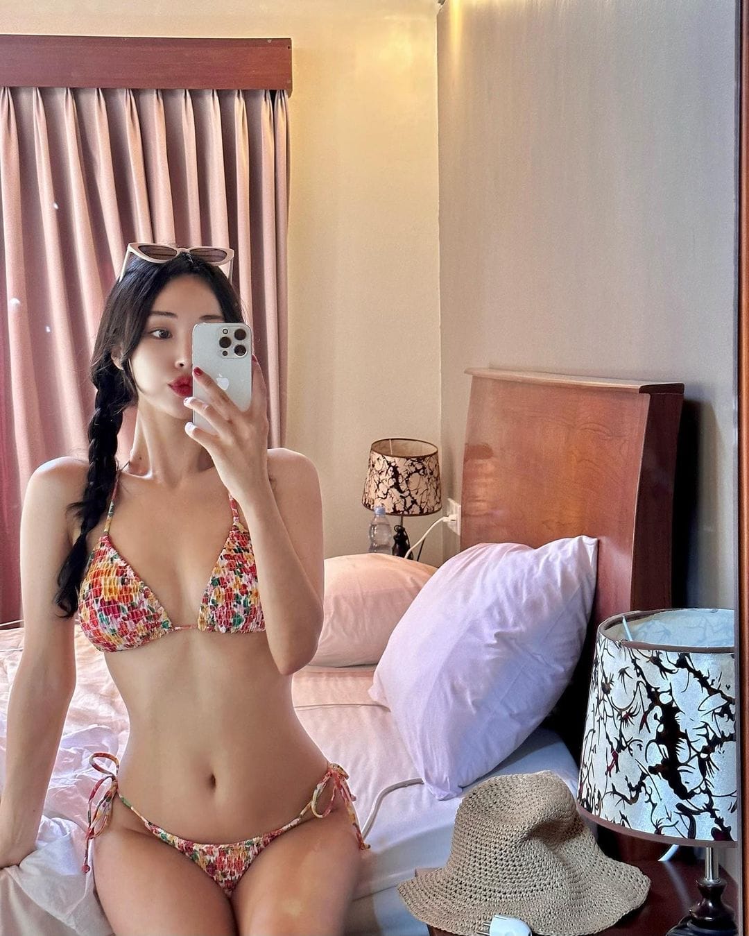 Hot girl Nguyễn Minh Anh diện bikini đẹp xuất sắc đốt mắt người nhìn  